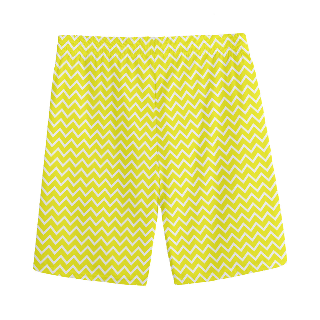 Yellow And White Zigzag Pattern Print Men's Athletic Shorts